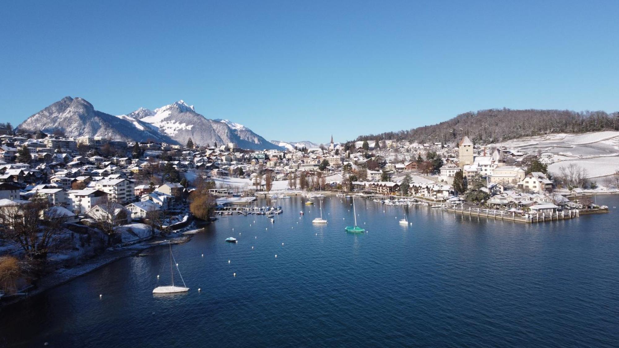 Wohnung Mit Grossartiger Seesicht Und Balkon Spiez Exteriér fotografie