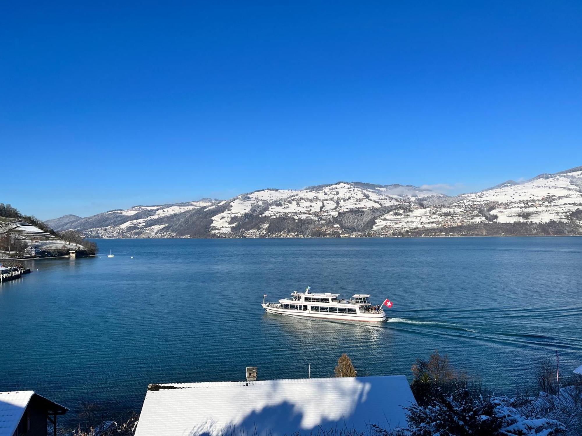 Wohnung Mit Grossartiger Seesicht Und Balkon Spiez Exteriér fotografie